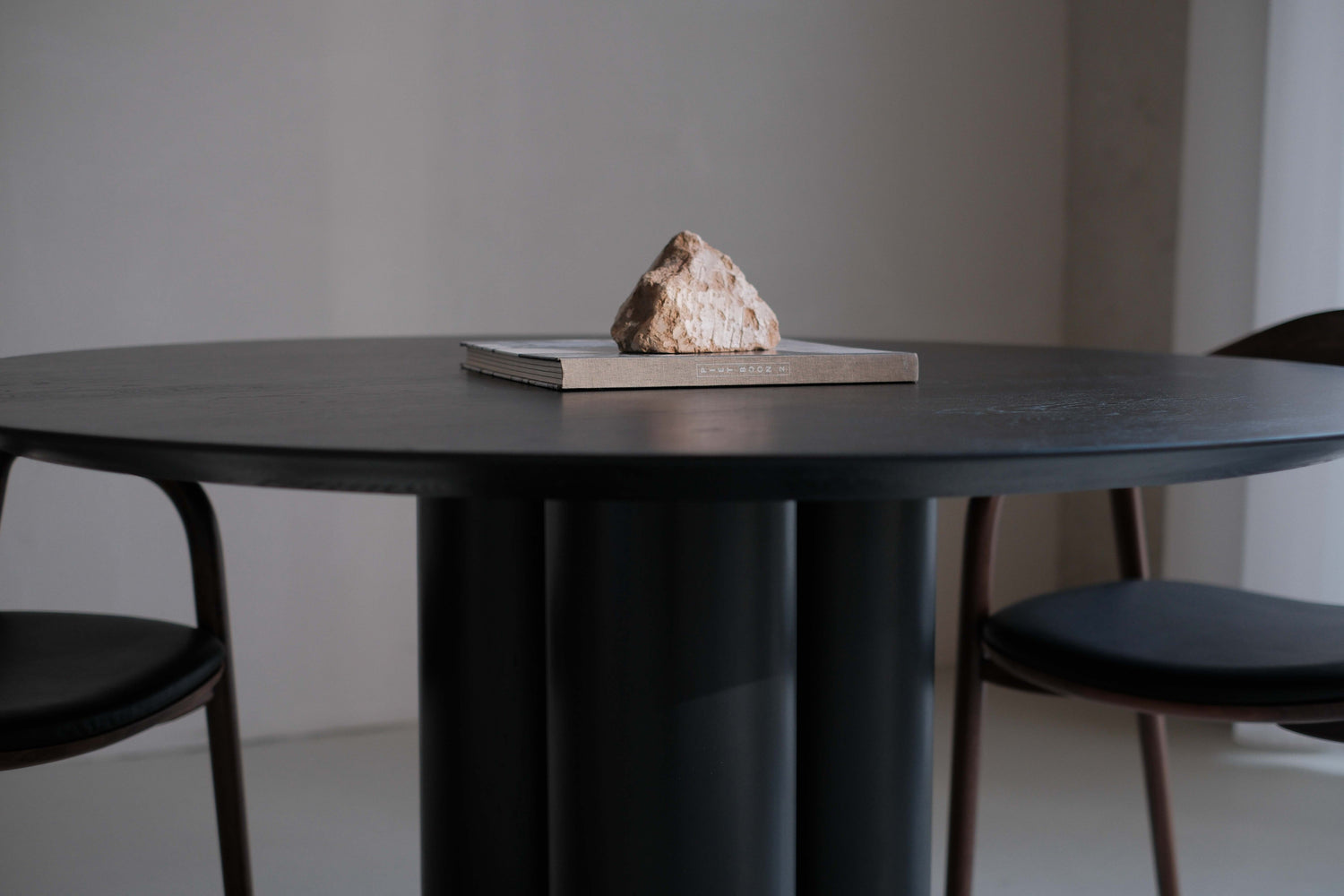 Ronde houten eettafel - zwart eiken