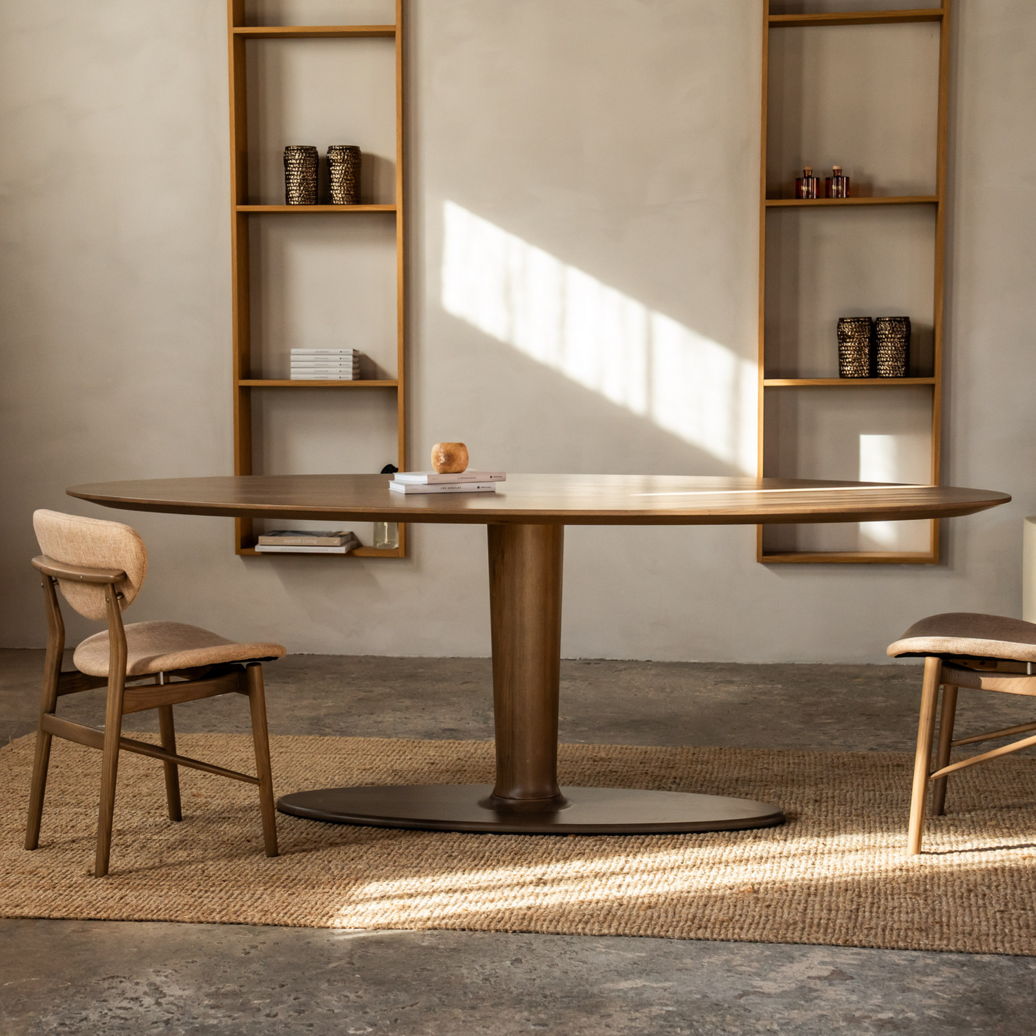 Ovale houten eettafel