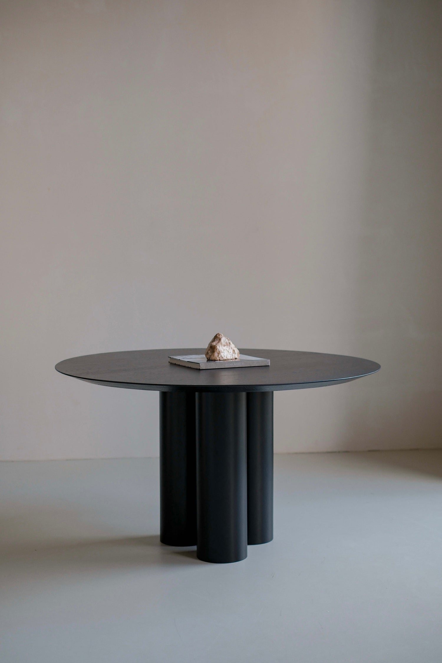 Ronde houten eettafel - zwart eiken